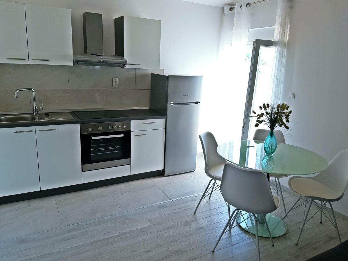 Ika Apartments Bibinje Luaran gambar